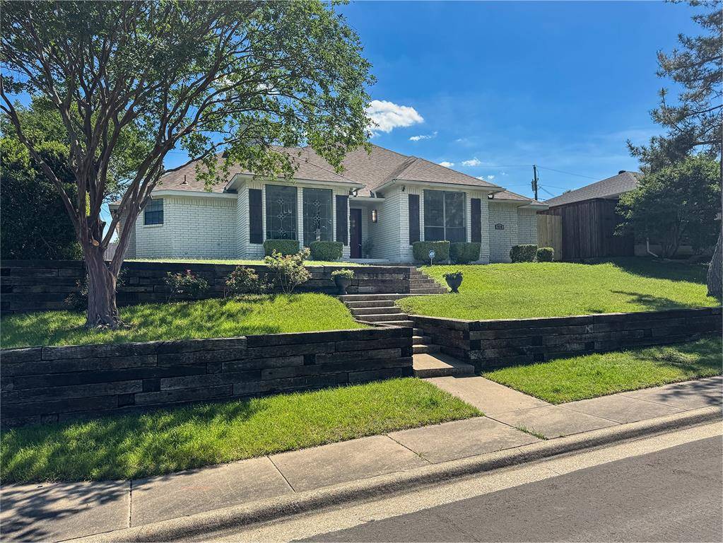 418 Whispering Hills Drive, Duncanville, TX 75137