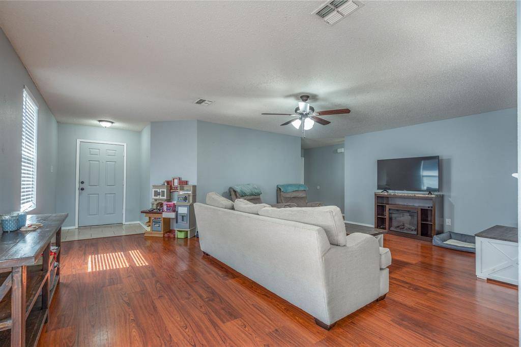 1973 Lariat Drive, Fort Worth, TX 76247