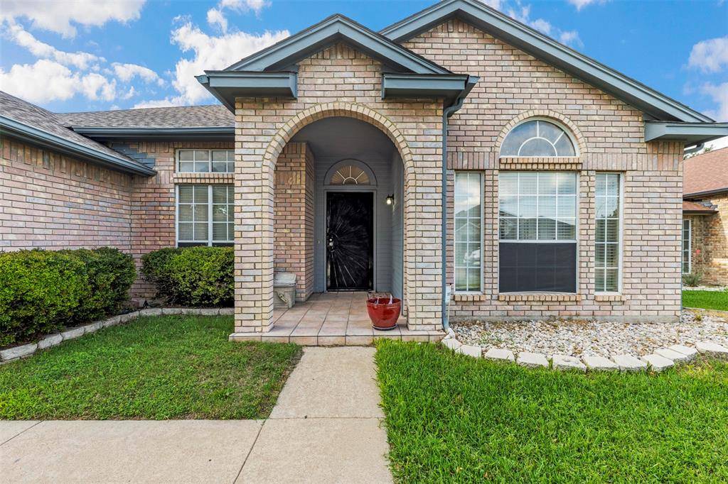 2315 Brisbane Drive, Arlington, TX 76018