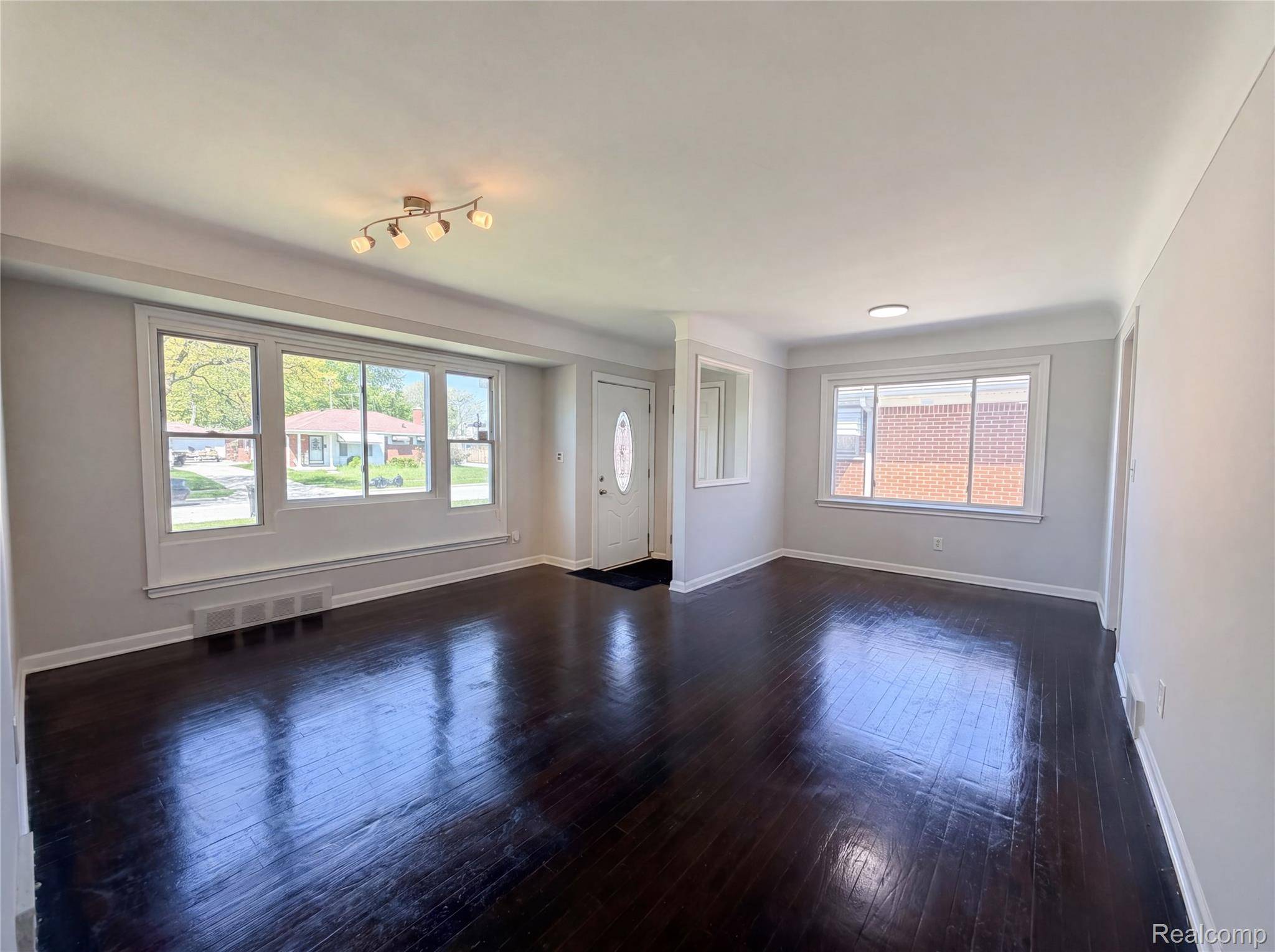 28832 Kaufman ST, Roseville, MI 48066