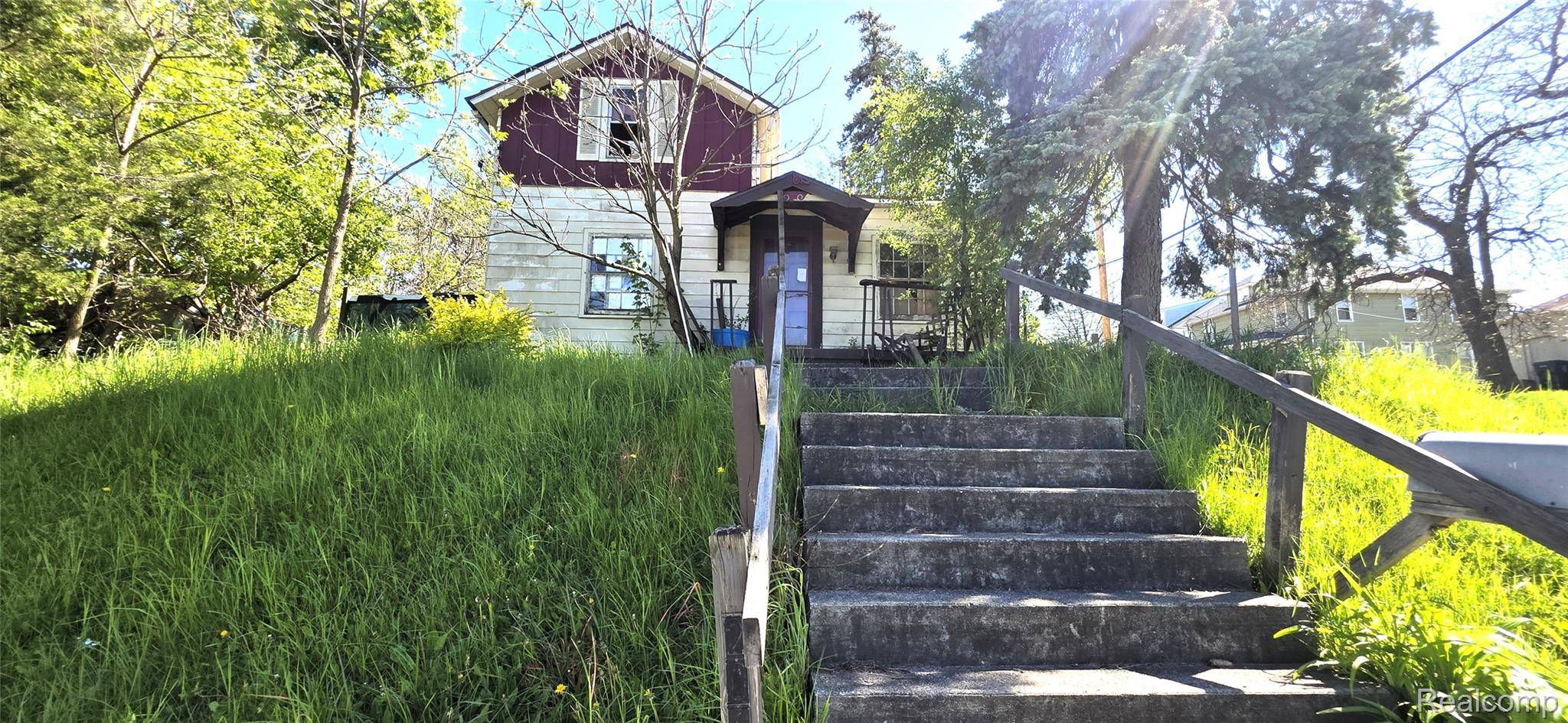 2015 W Court ST, Flint, MI 48503