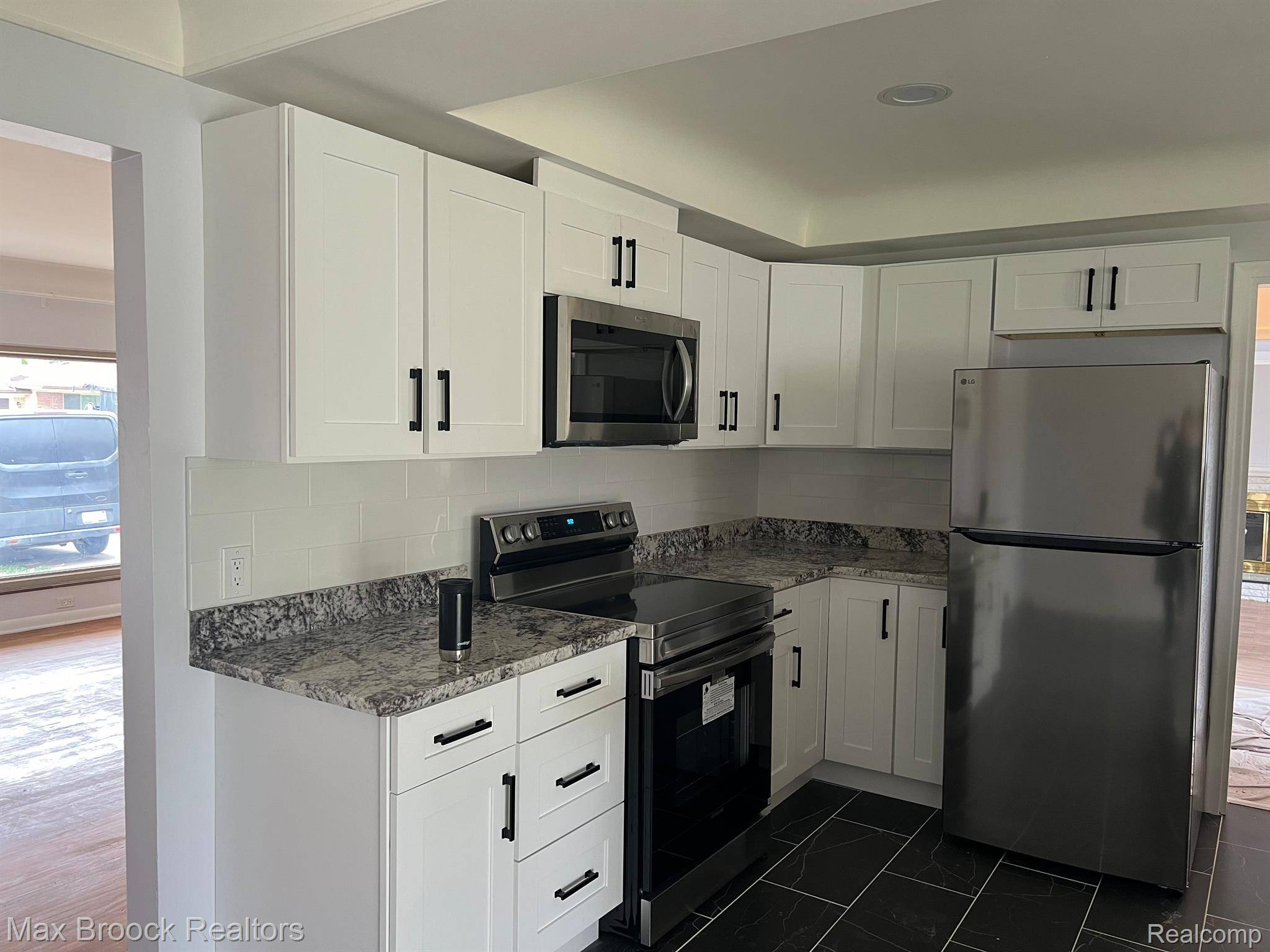 32850 WINNIE AVE, Warren, MI 48093