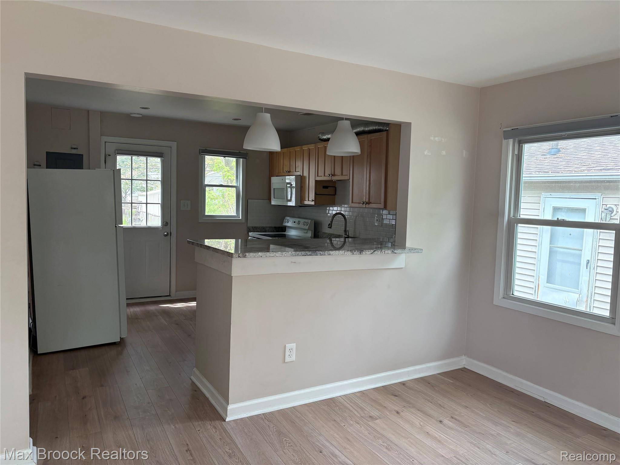 27871 HAMPDEN ST, Madison Heights, MI 48071