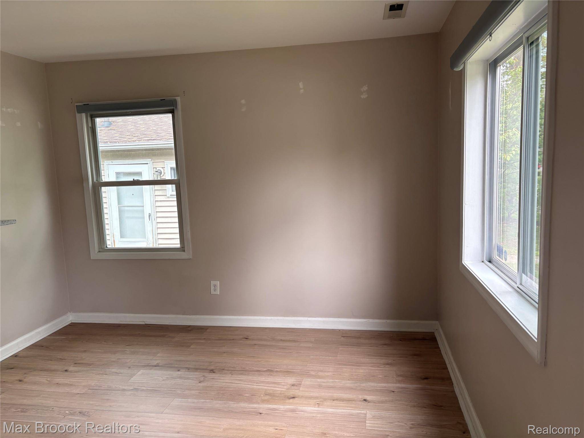 27871 HAMPDEN ST, Madison Heights, MI 48071