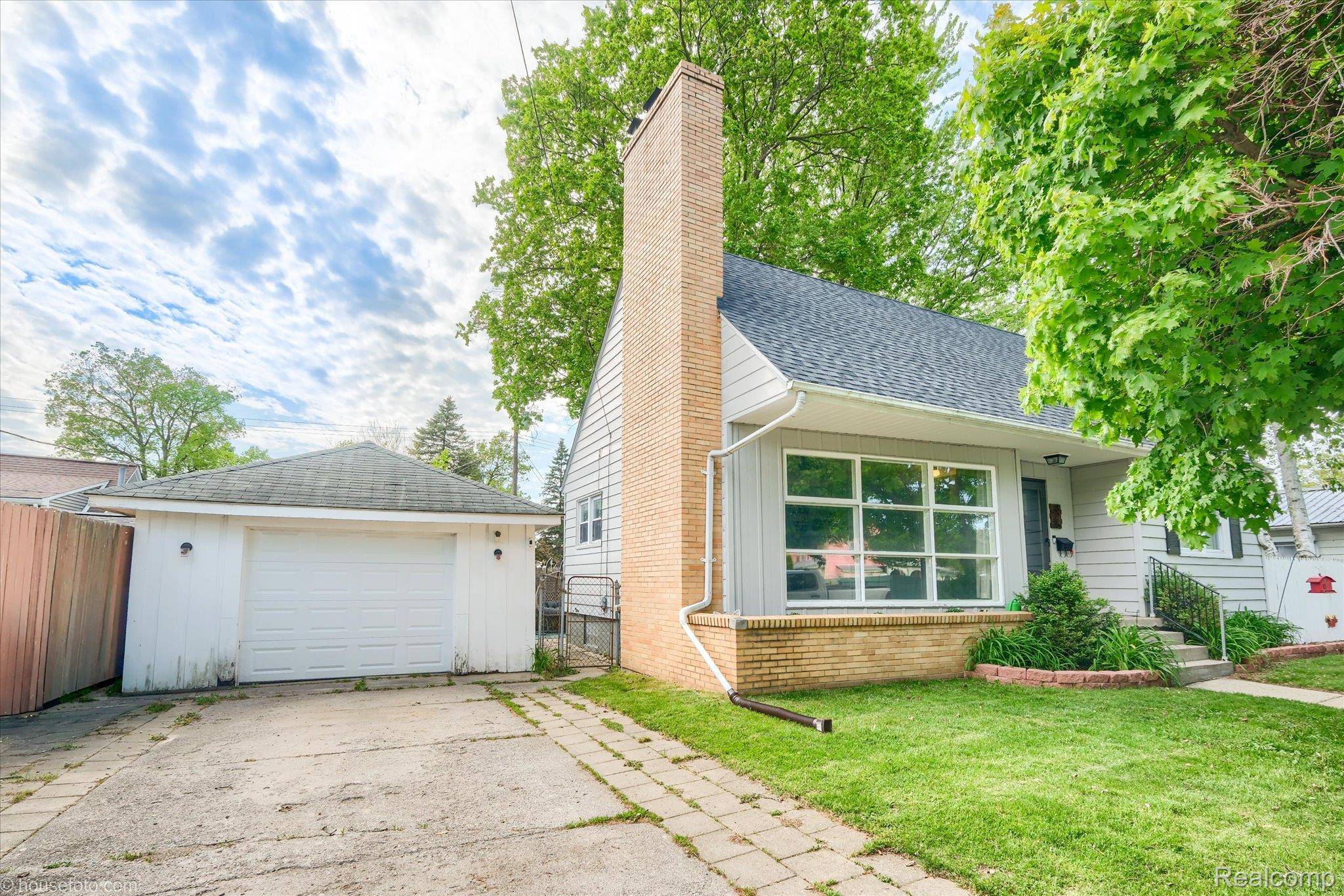 825 N Monroe ST, Lapeer, MI 48446