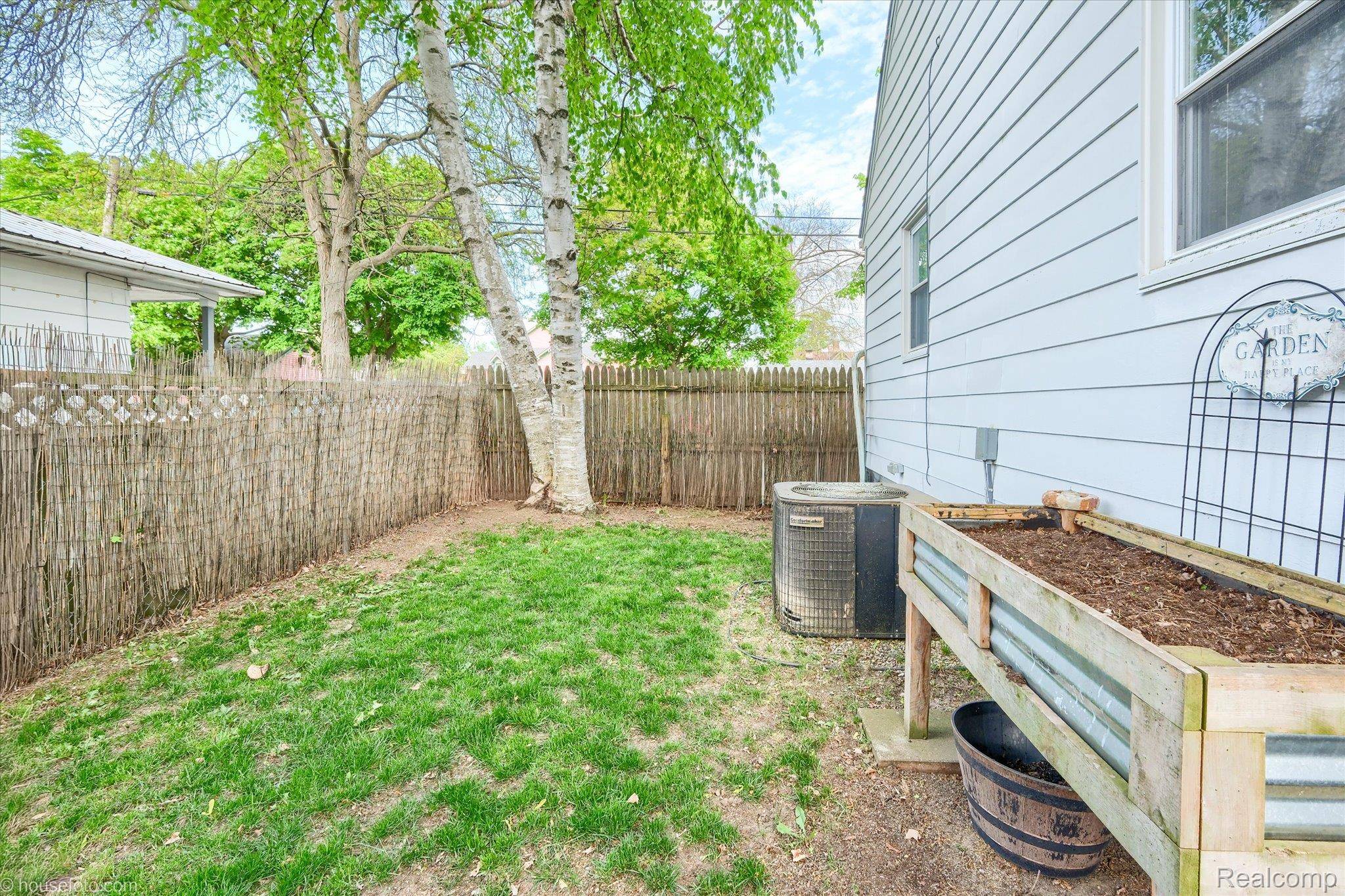 825 N Monroe ST, Lapeer, MI 48446