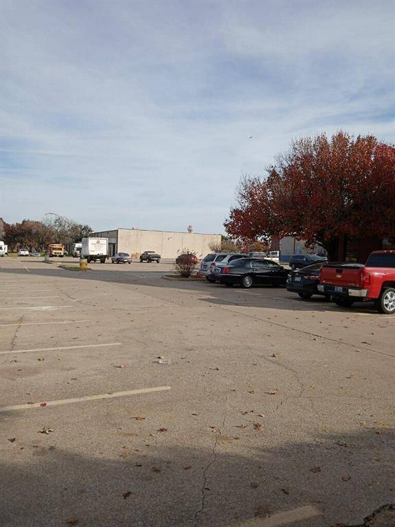 2101 E Randol Mill Road, Arlington, TX 76011