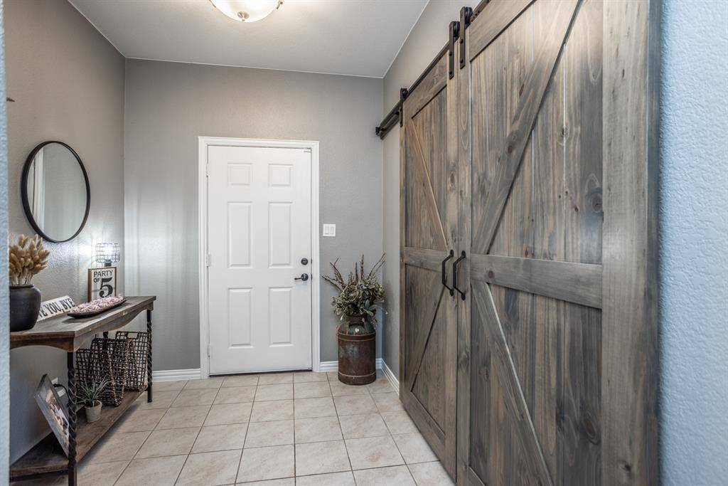 1816 Vallana Drive, Gainesville, TX 76240