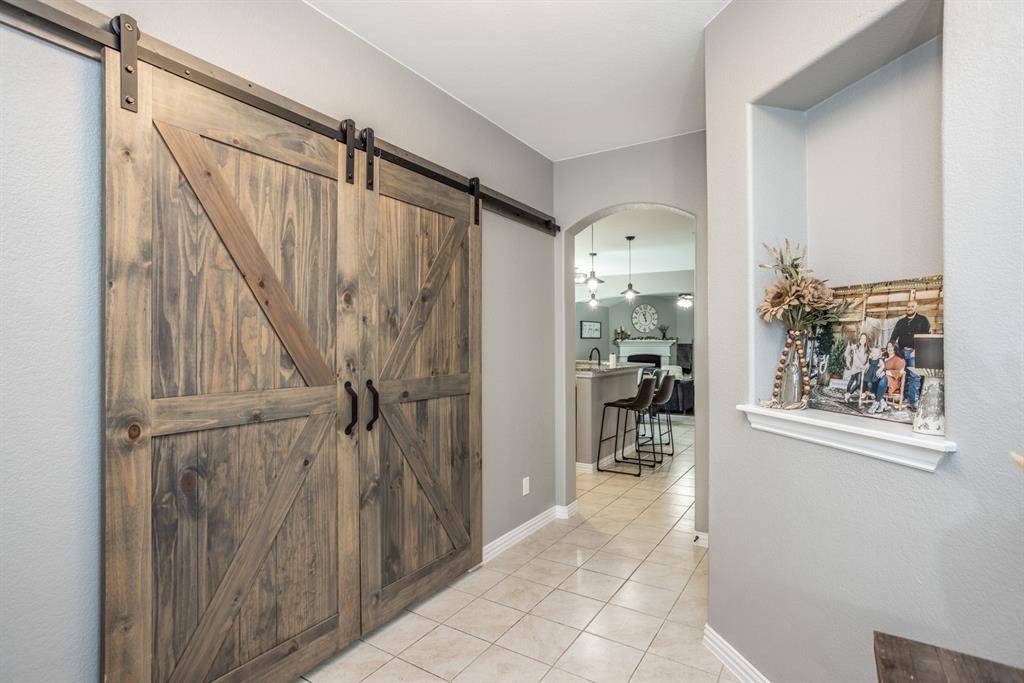 1816 Vallana Drive, Gainesville, TX 76240