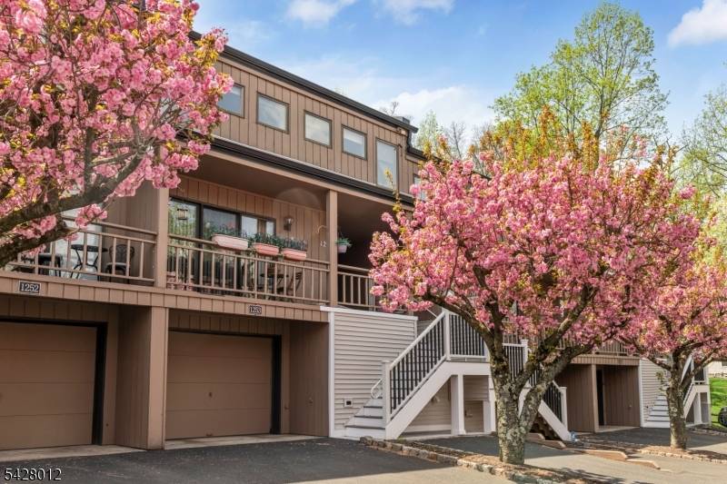 1253 Stephanie Dr, North Caldwell Boro, NJ 07006