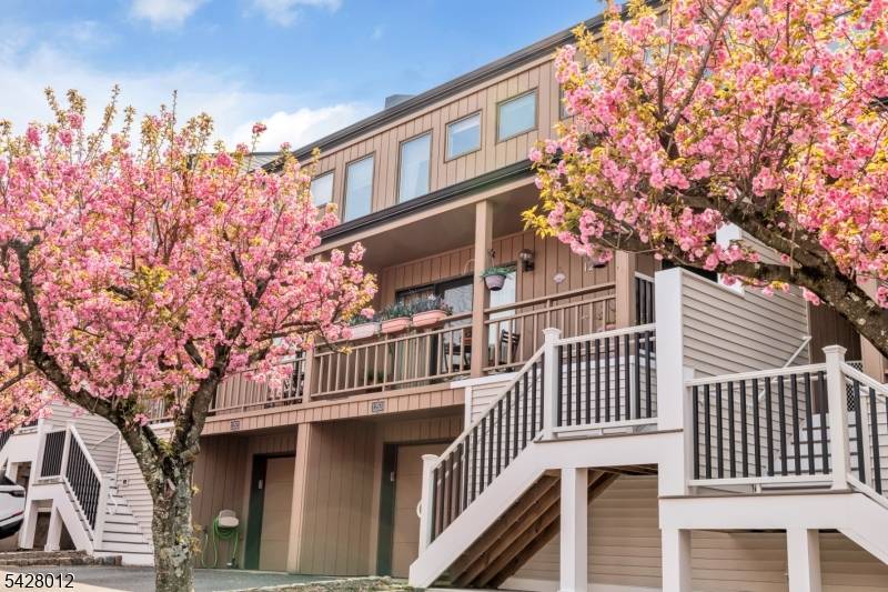 1253 Stephanie Dr, North Caldwell Boro, NJ 07006