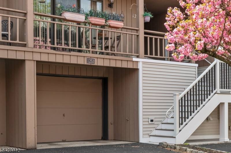 1253 Stephanie Dr, North Caldwell Boro, NJ 07006