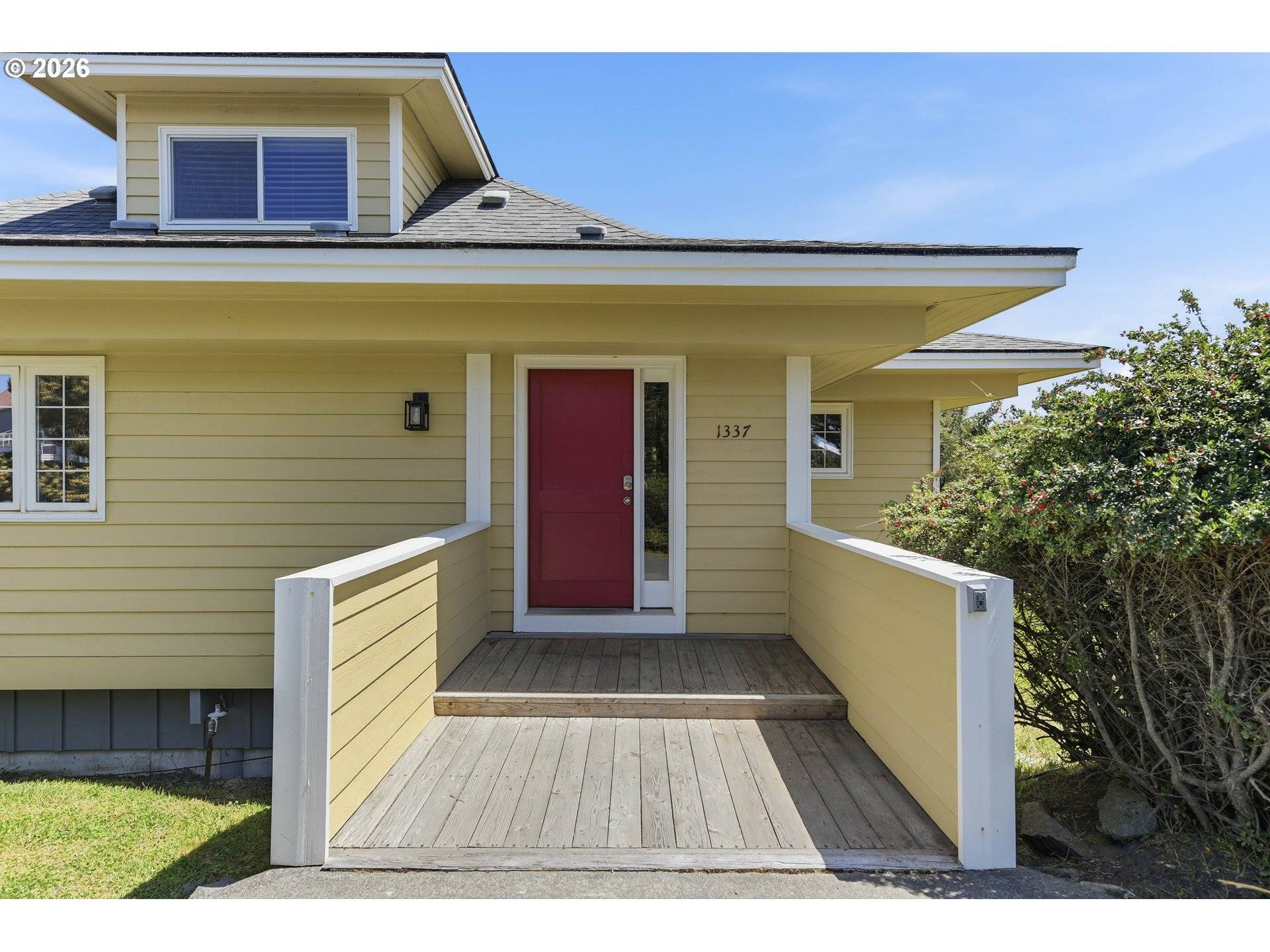 1337 BEACH LOOP DR, Bandon, OR 97411