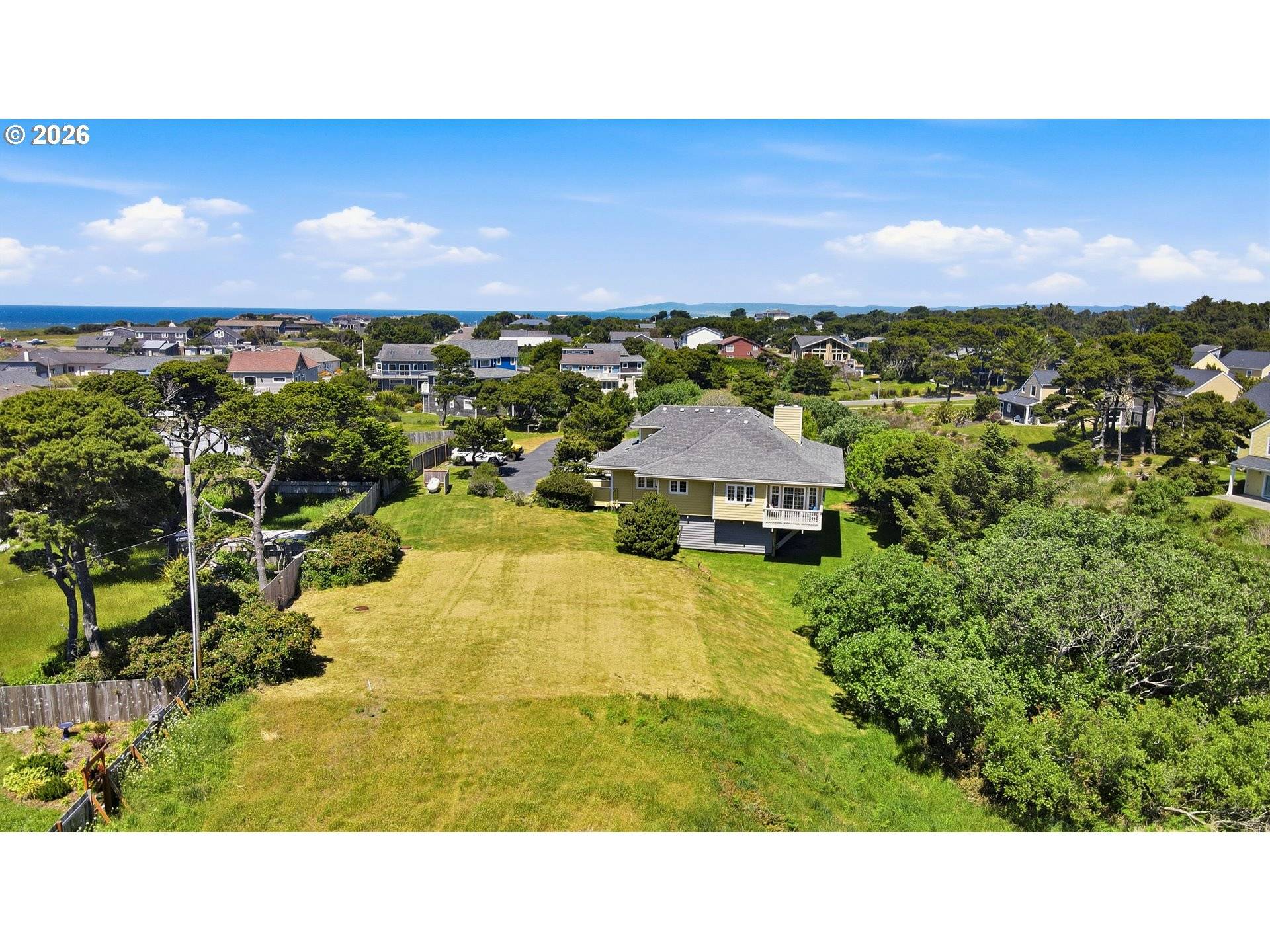 1337 BEACH LOOP DR, Bandon, OR 97411
