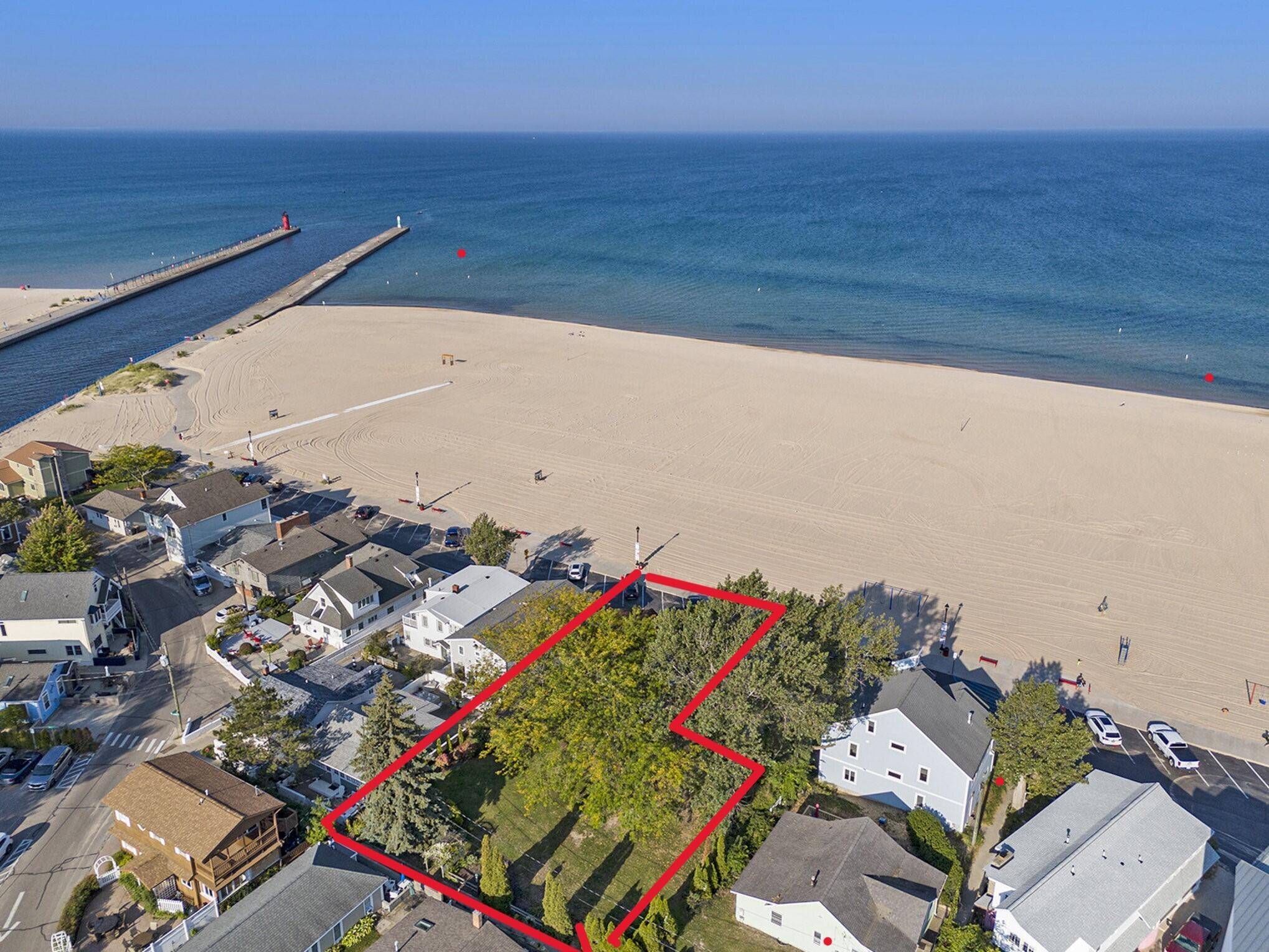 30 Lakeshore DR, South Haven City, MI 49090