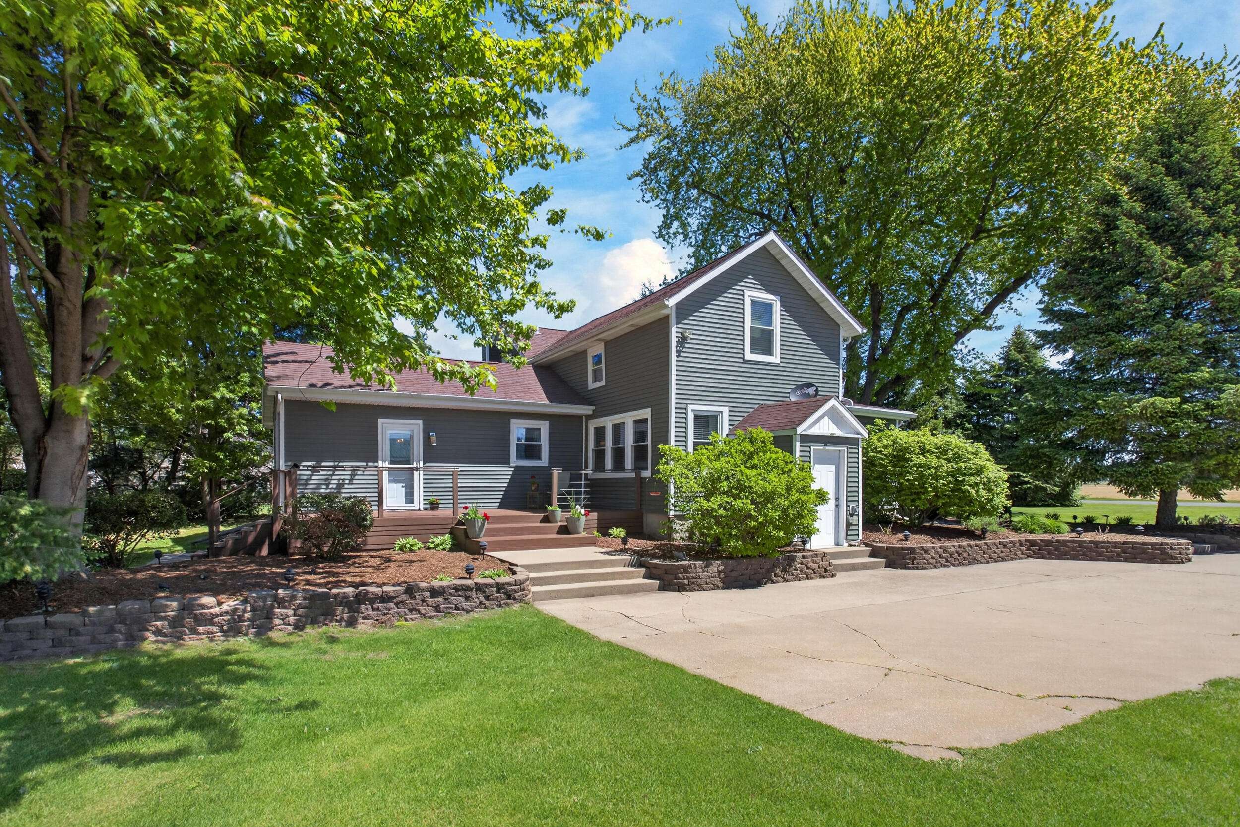 9064 Ruggles RD, Baroda Twp, MI 49101