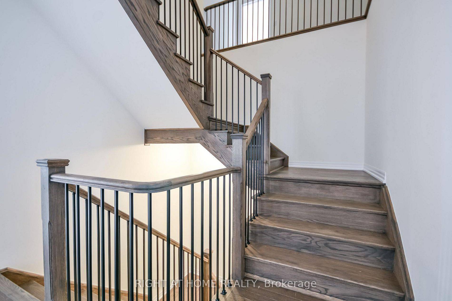 215 Sutherland ST, Clearview, ON L0M 1S0