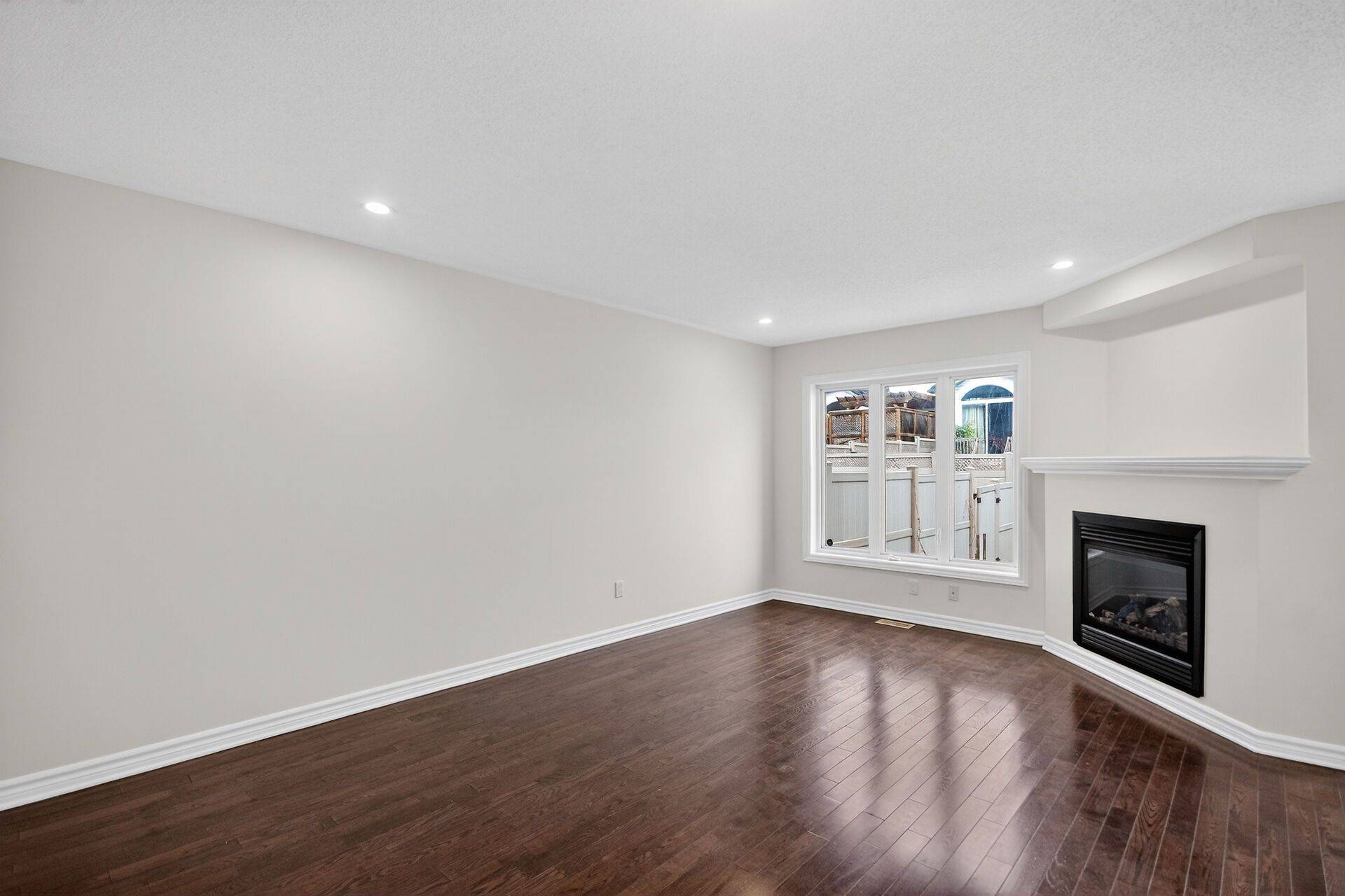 740 Paul Metivier DR, Barrhaven, ON K2J 3G4