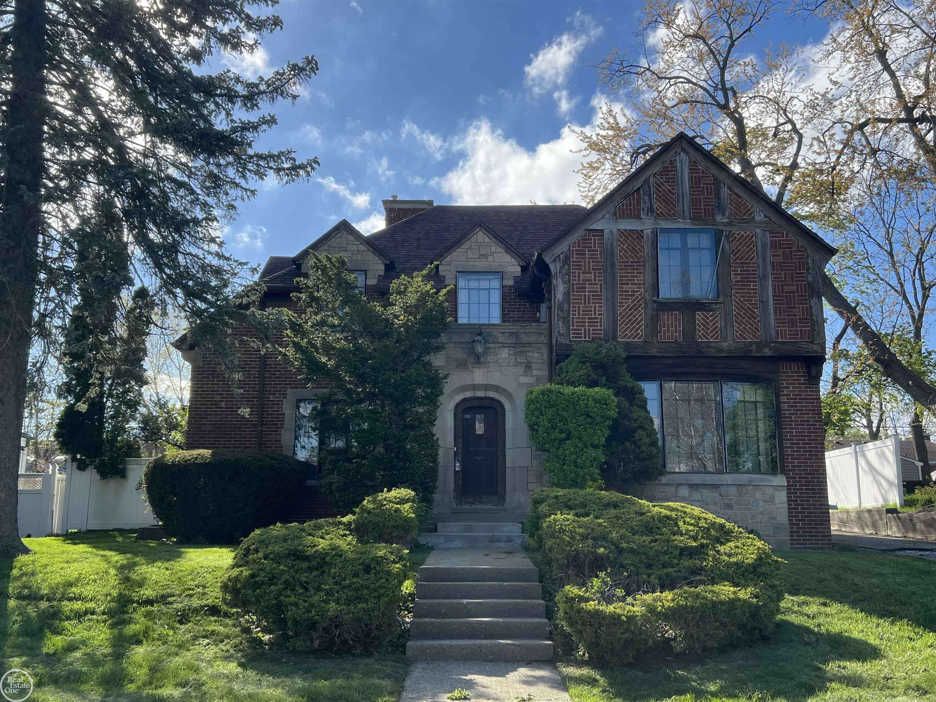120 Ottawa DR, Pontiac, MI 48341