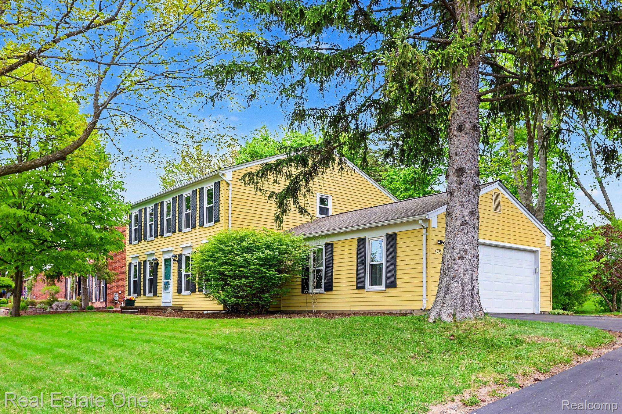 4923 Stamford DR, West Bloomfield Charter Township, MI 48323