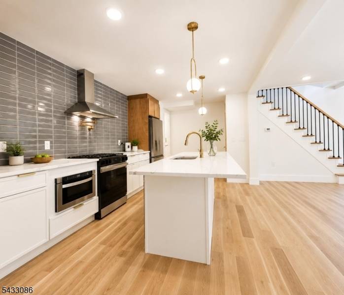 7 Pierce Ave, Jersey City, NJ 07307