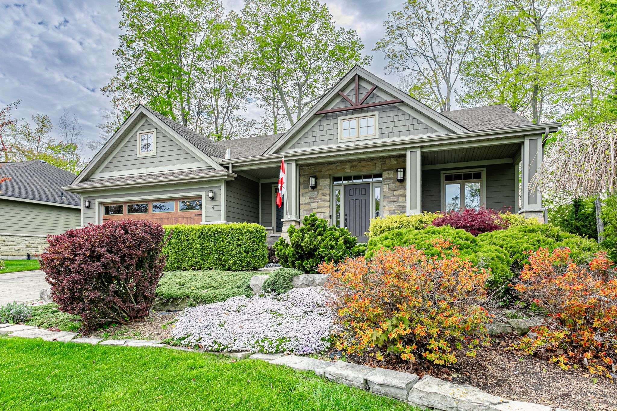4 Hayter DR, Lambton Shores, ON N0M 1T0