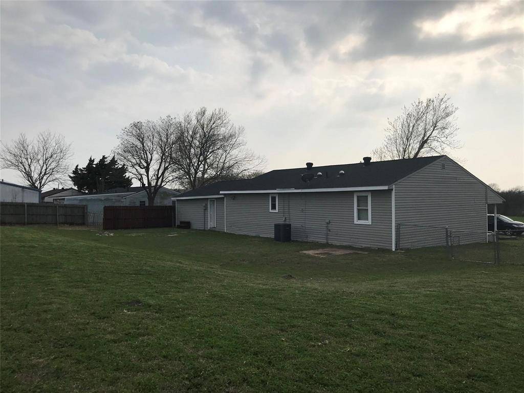 303 Raymond Street, Farmersville, TX 75442