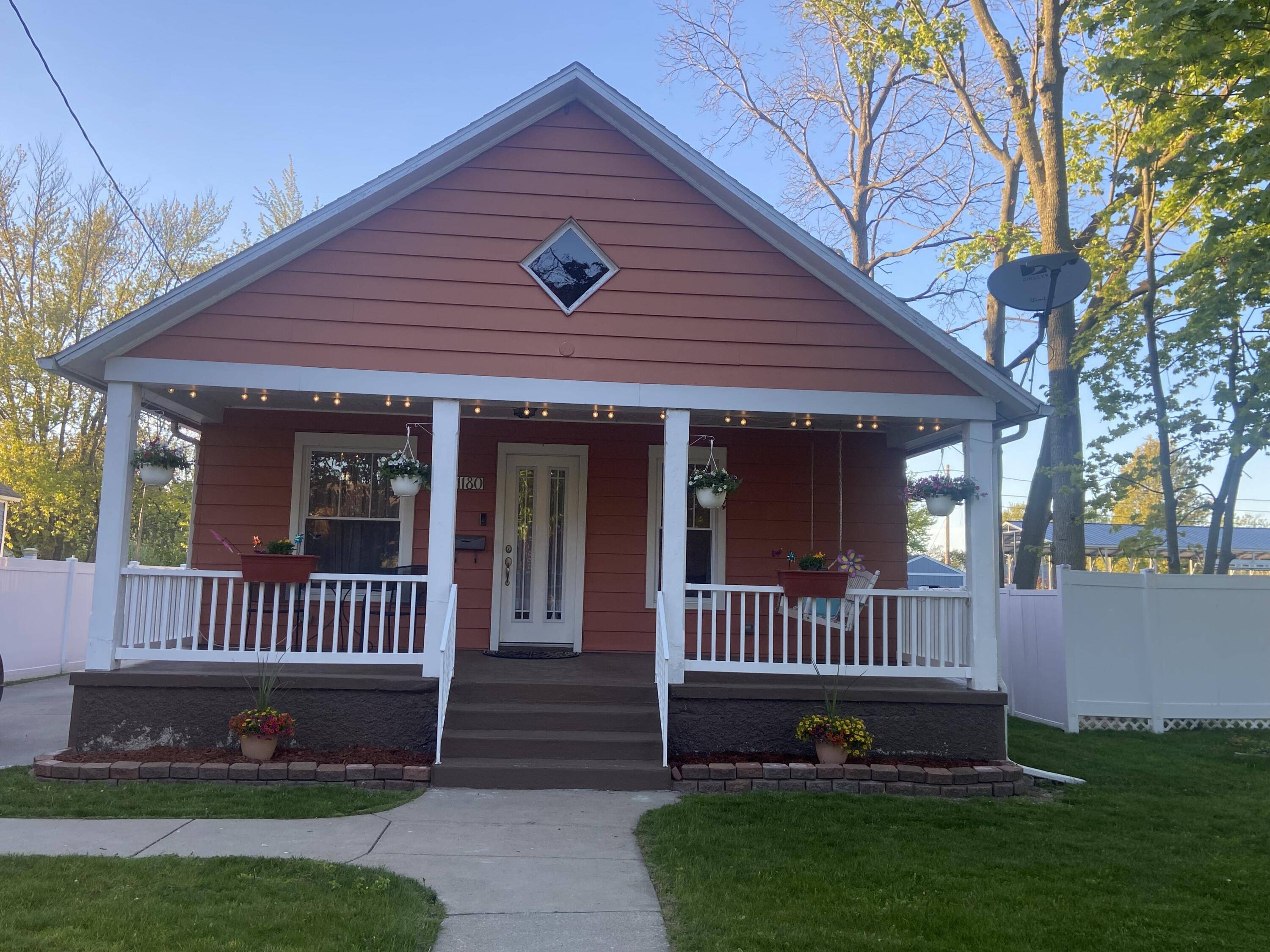1180 W Grand AVE, Muskegon City, MI 49441