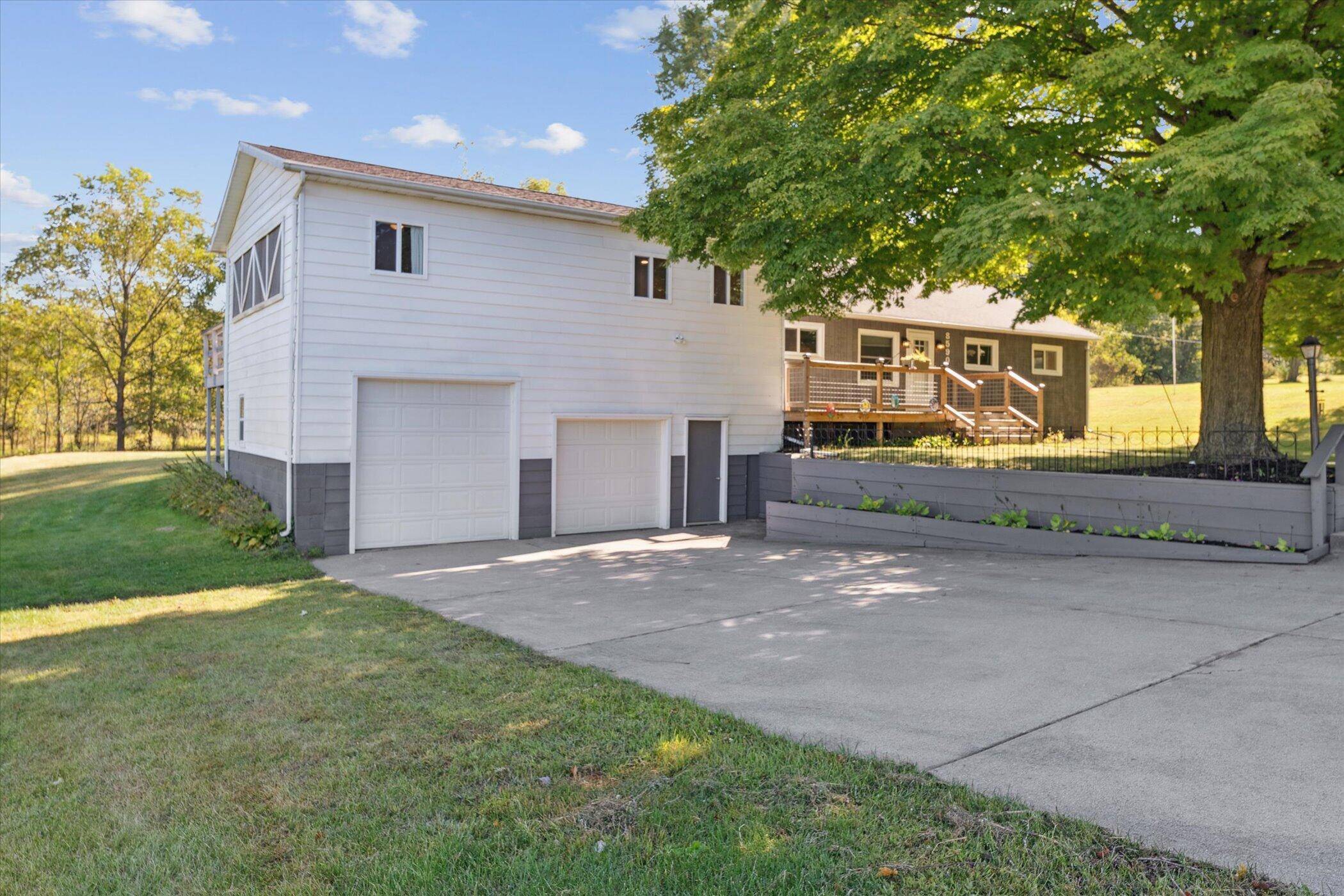 8590 Greenfield HWY, Bellevue Twp, MI 49021