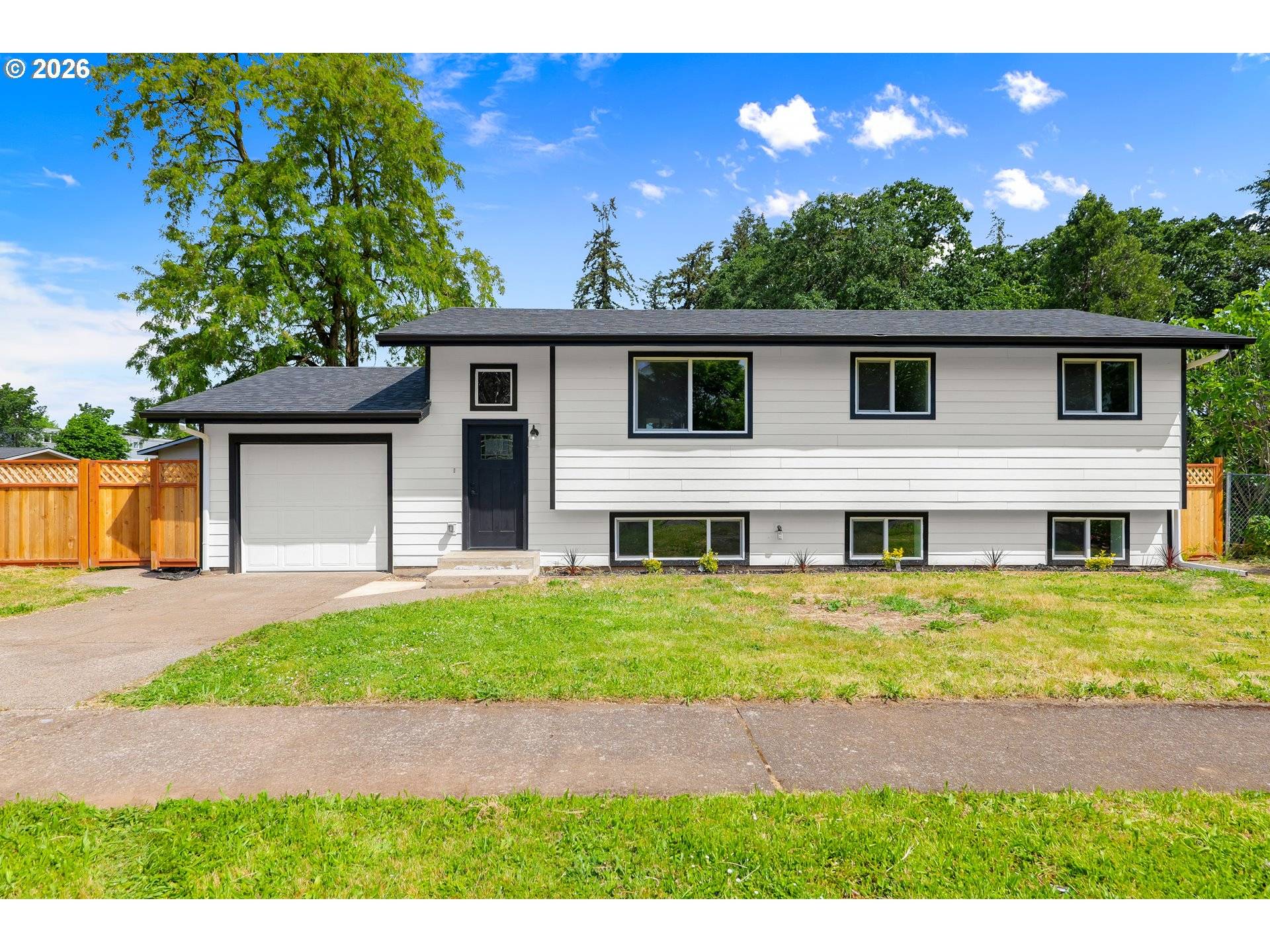853 SHANGRI LA AVE NE, Salem, OR 97303
