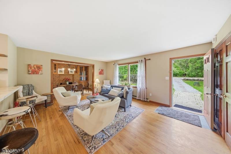 3 Lew May Dr, Andover Twp., NJ 07860