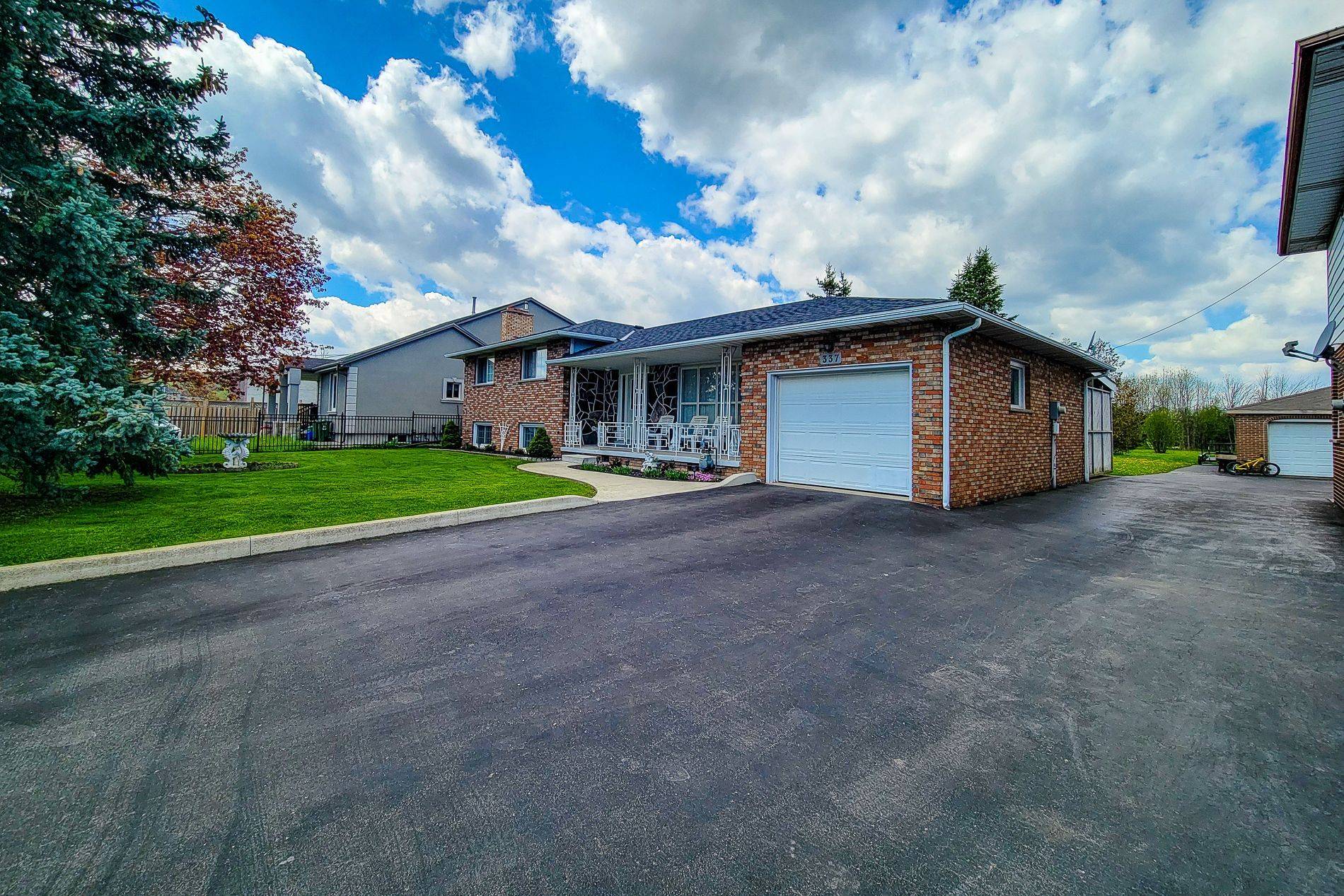 337 McNeilly RD, Hamilton, ON L8E 5H4