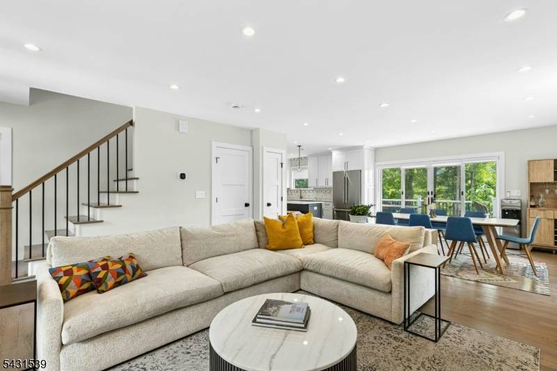 18 University Ave, Chatham Boro, NJ 07928
