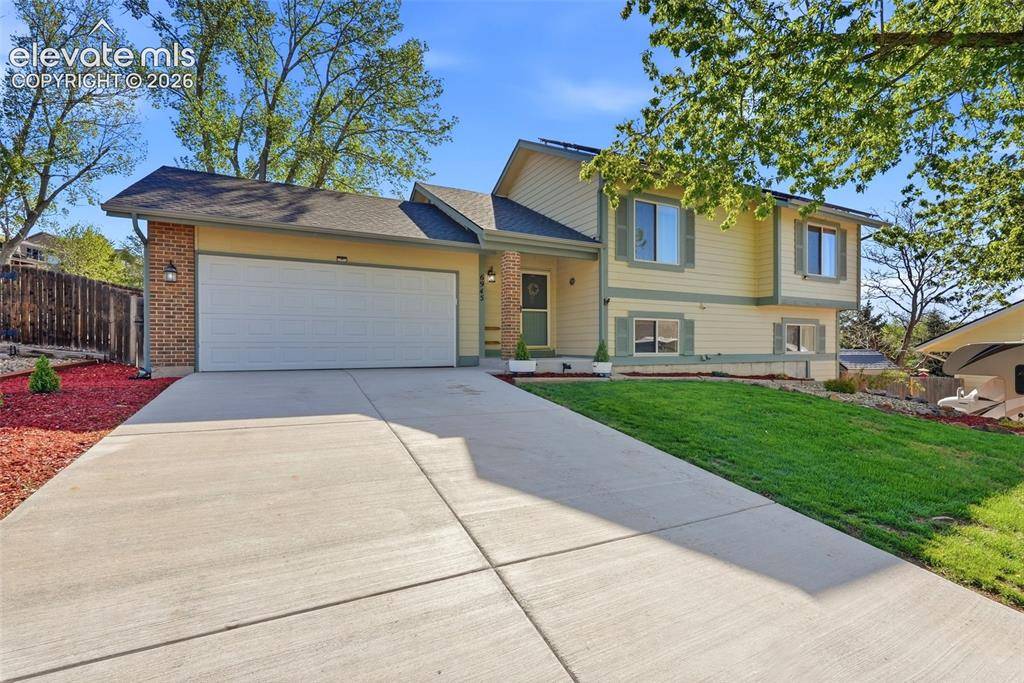 6945 Meadowwood PL, Colorado Springs, CO 80918