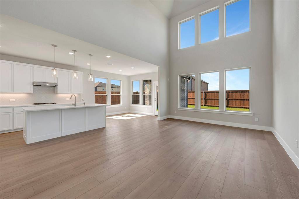5333 Hybern Avenue, Aubrey, TX 76227