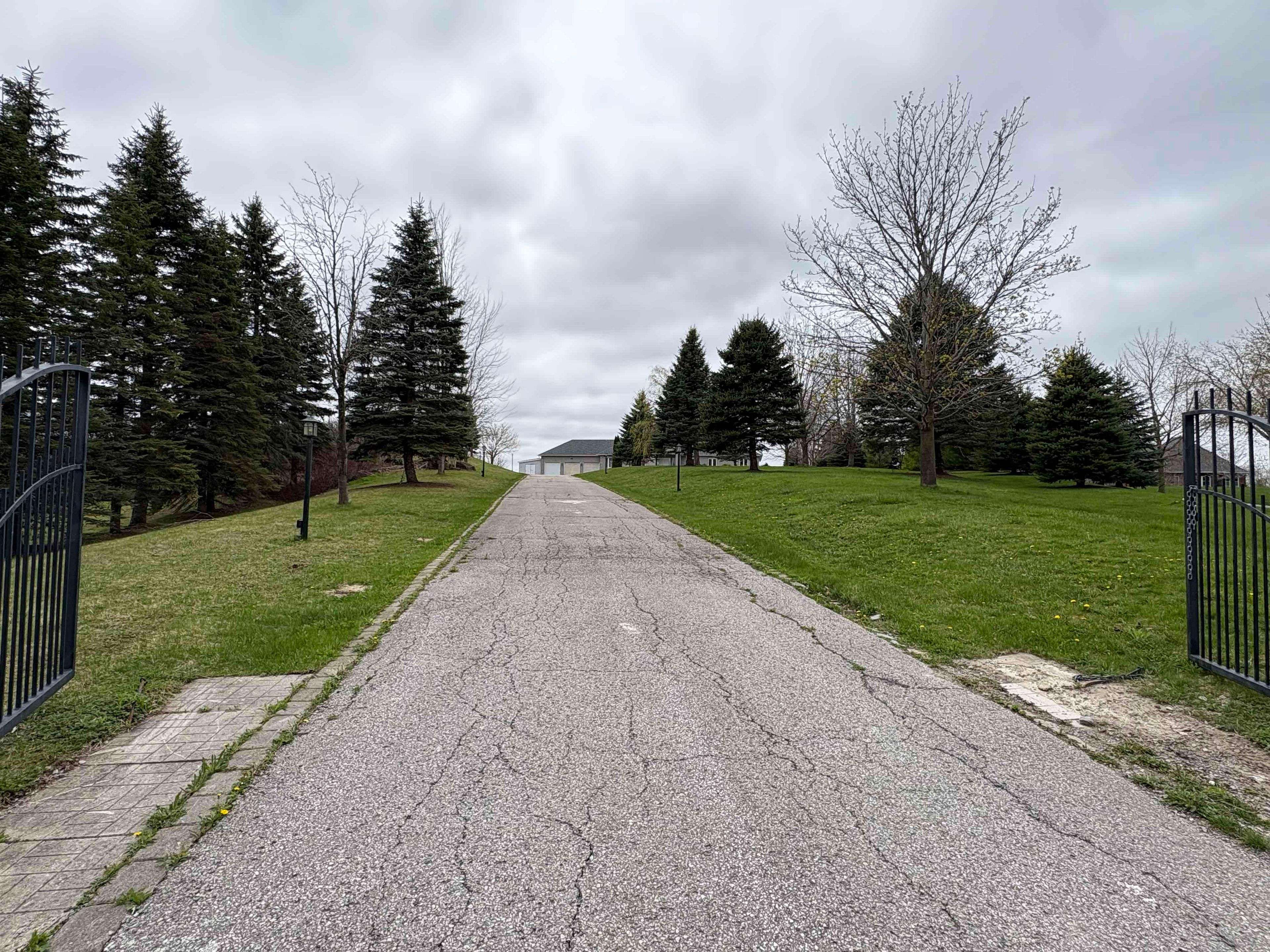 Address not disclosed, Aurora, ON L6C 1Z4