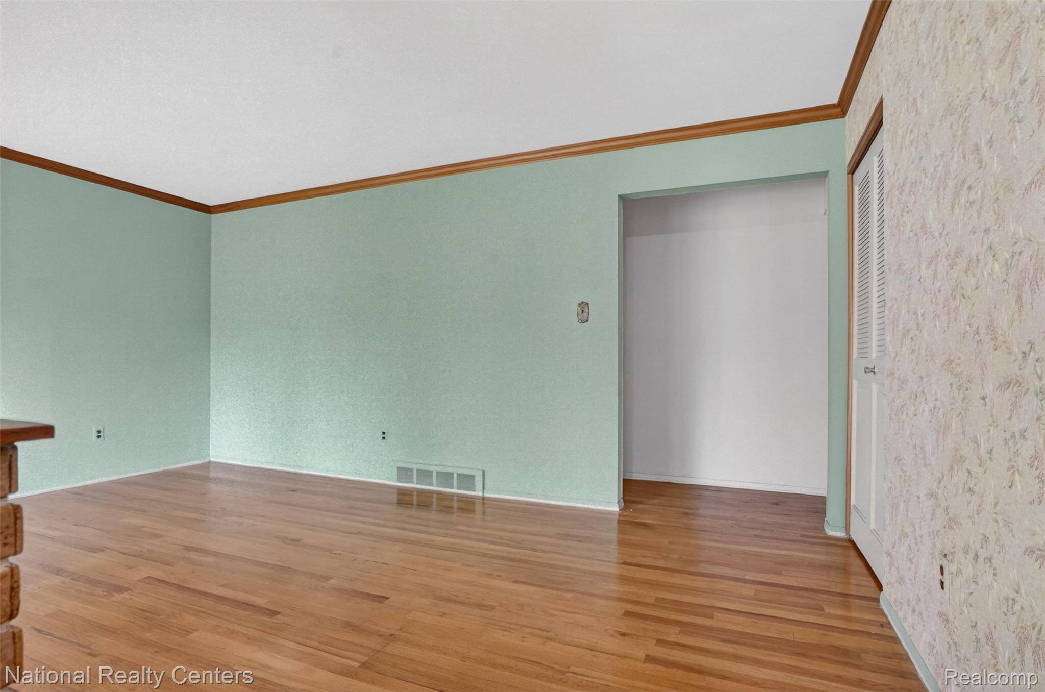 15420 Susanna CIR, Livonia, MI 48154