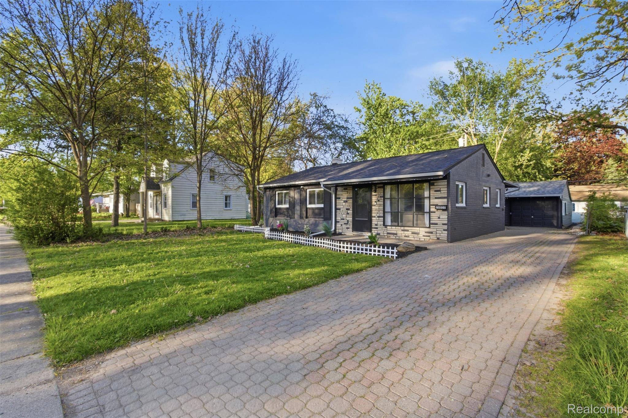 28032 FAIRFAX ST, Southfield, MI 48076