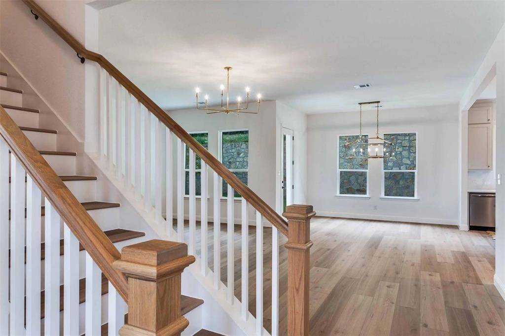 622 Sterling Drive, Benbrook, TX 76126