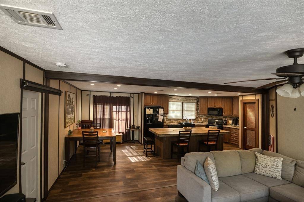152 Lake Shadows Circle, Gun Barrel City, TX 75156