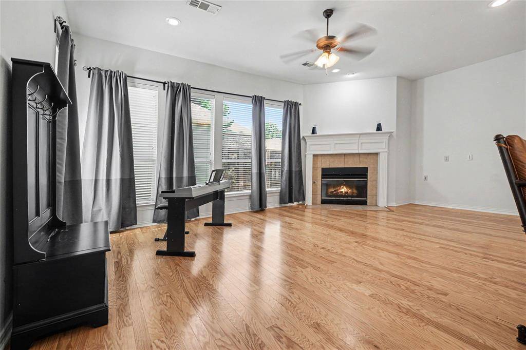 1729 Auburn Drive, Carrollton, TX 75007