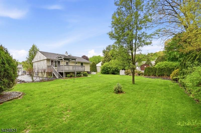15 Fairview Ave, Newton Town, NJ 07860