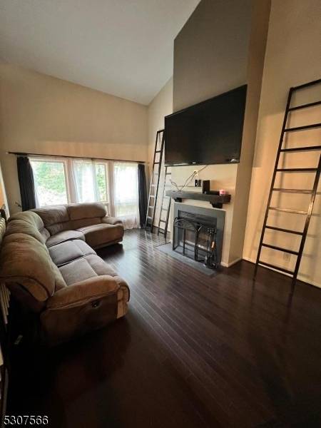 7 Dogwood Ct #7, Woodland Park, NJ 07424