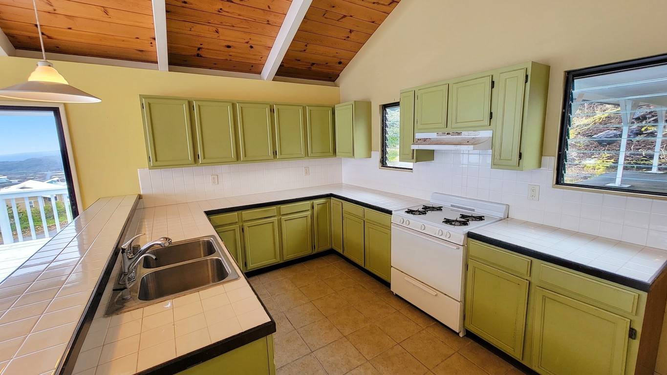 88-1518 EIWA AVE, Captain Cook, HI 96704
