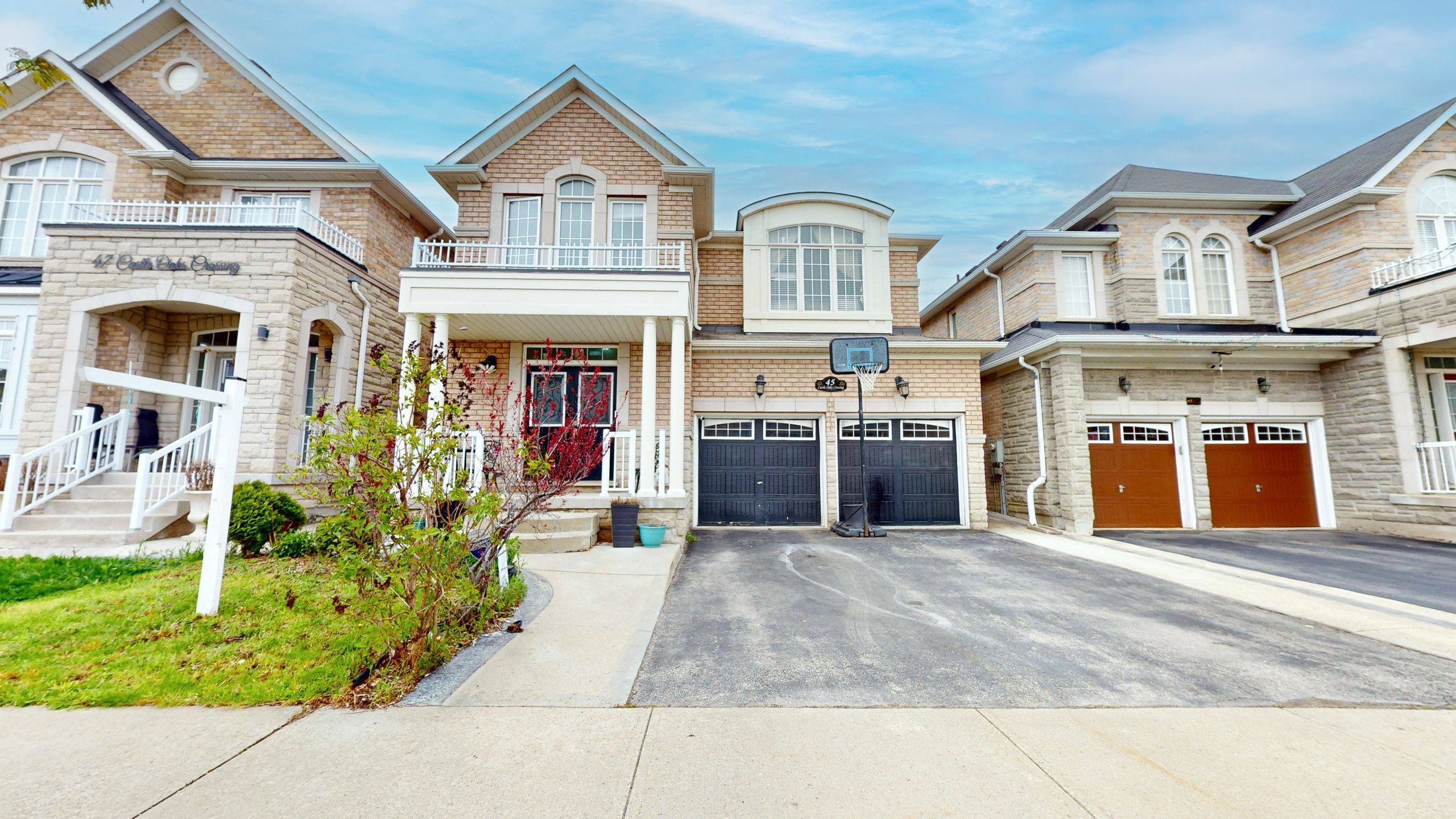 45 Castle Oaks Cross, Brampton, ON L6P 3G9