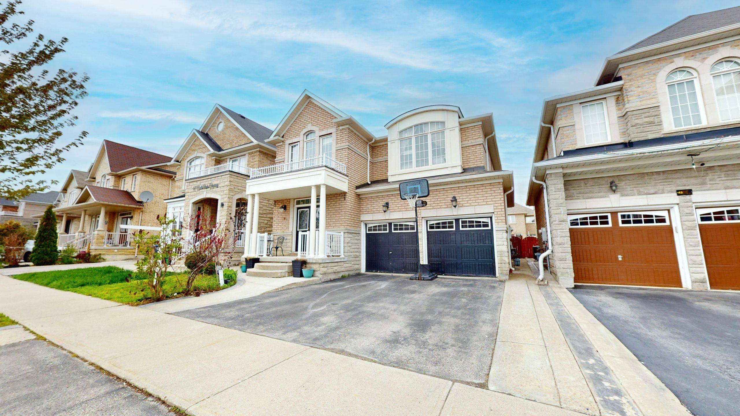 45 Castle Oaks Cross, Brampton, ON L6P 3G9