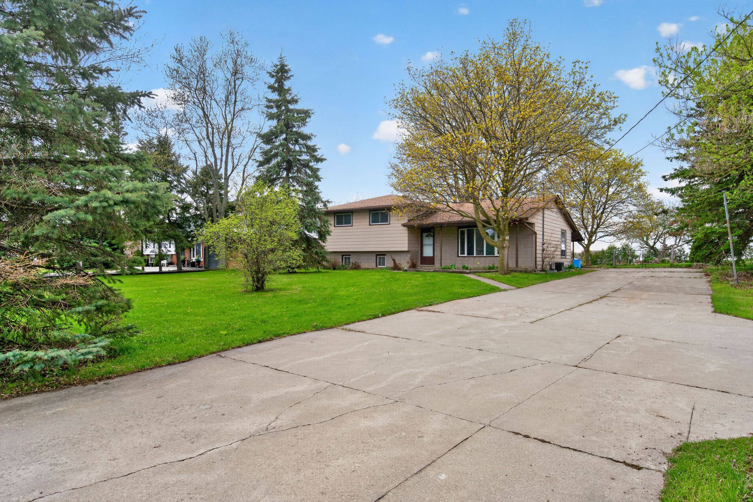564 Trinity Church RD, Hamilton, ON L0R 1P0