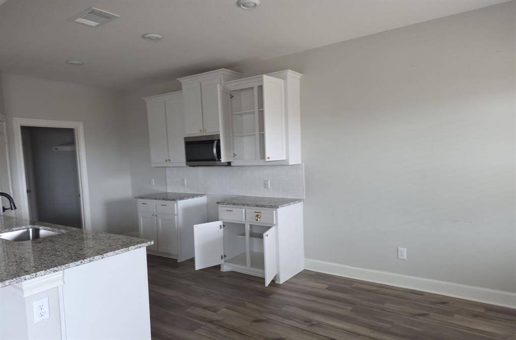 1100 Sleepy Owl Lane, Fort Worth, TX 76108