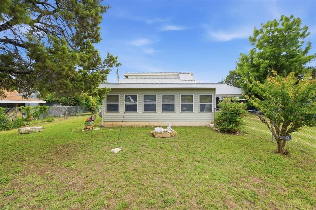 106 Tammi Run Lane, Whitney, TX 76692