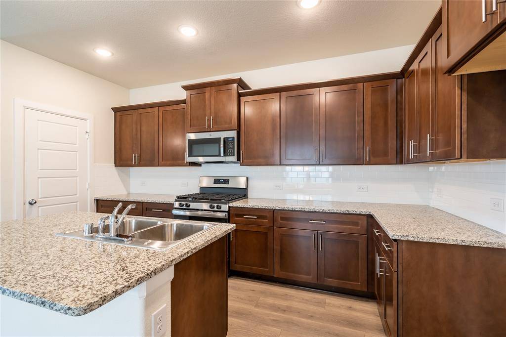 417 Vawter Drive, Van Alstyne, TX 75495
